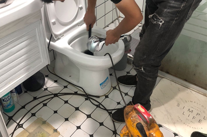 王场镇疏通下水道