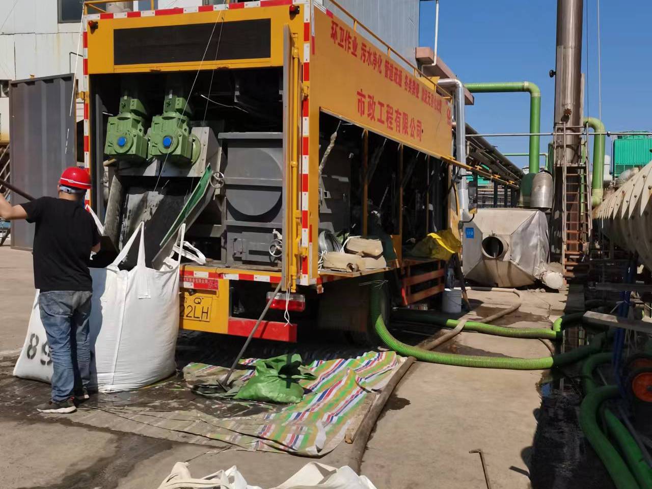 王场镇淤泥压干处理