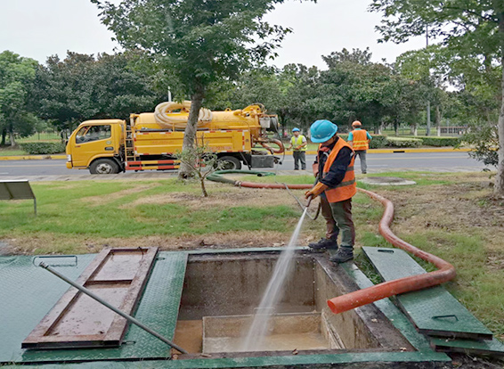 王场镇化油池清理